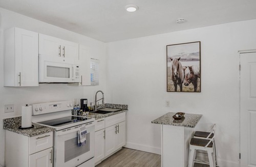 Tropic Apartment | Eau Gallie Studio w/Kitchenette | Beach & River