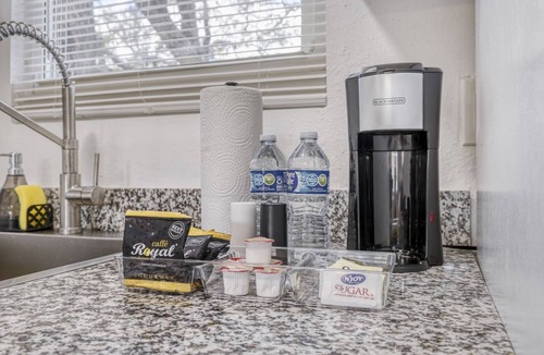 Tropic Apartment | Eau Gallie Studio w/Kitchenette | Beach & River