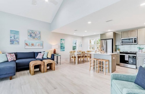Fernandina Beach House | Ebb Tide Cottage | Beachfront | Huge Oceanfront Deck | Hot Tub