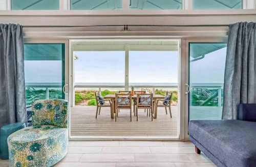 Fernandina Beach House | Ebb Tide Cottage - Beachfront - Huge Oceanfront Deck - Hot Tub