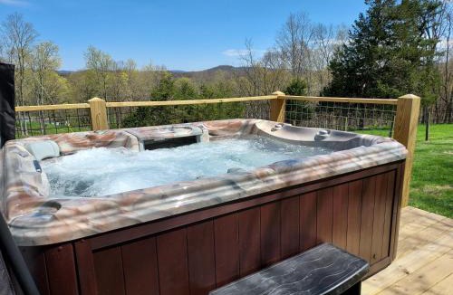 Harper House | Ebenezer Cabin - Hot Tub - Fire Pit - BBQ - Views