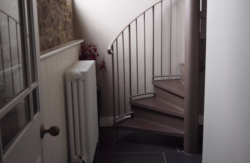 Upton Cheyney House | Ebenezer Chapel: The Apartment