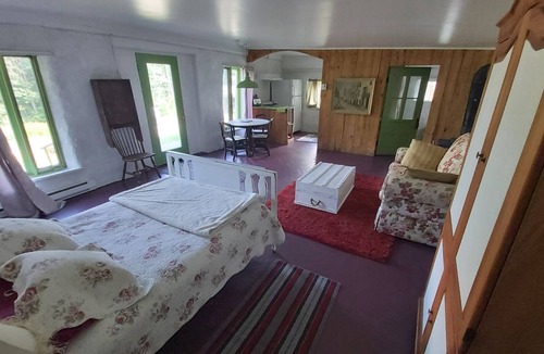 Sainte-Marcelline-de-Kildare Cabin | eco-friendly straw house