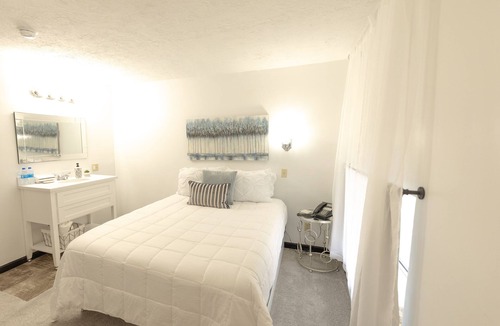 Marble Hill Hotel | EC Reed's Mercantile and Hotel