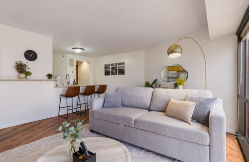 Downtown Honolulu Apartment | EC15 Chic Downtown Honolulu Retreat – Free Parking