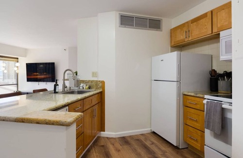 Downtown Honolulu Apartment | EC15 Chic Downtown Honolulu Retreat – Free Parking