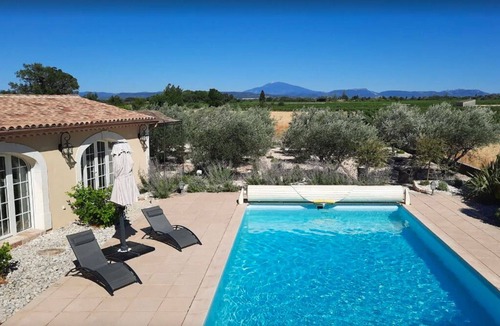 Rochegude Villa | Echappée en ProvencenVilla with 2 apartments around a swimming pool.