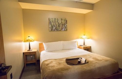 Hartshorn Hotel | Echo Bluff State Park Lodge and Cabins