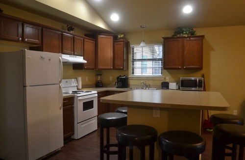 Royal Cabin | Echo Canyon Resort & Marina