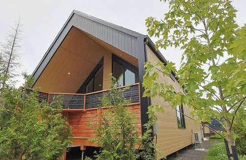 Pont-Rouge Ski Chalet | Echo des Bois - Cozy Getaway - Spa and Relaxation