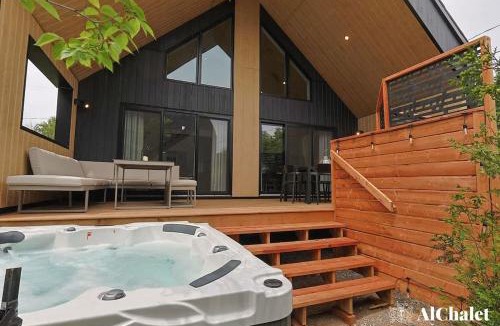 Pont-Rouge Ski Chalet | Echo des Bois - Cozy Getaway - Spa and Relaxation