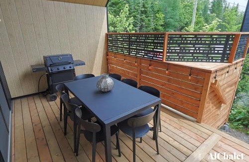 Pont-Rouge Ski Chalet | Echo des Bois - Cozy Getaway - Spa and Relaxation