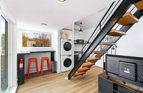 Columbia City Apartment | Echo Loft: A Modern Escape