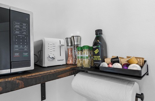 Columbia City Apartment | Echo Loft: A Modern Escape