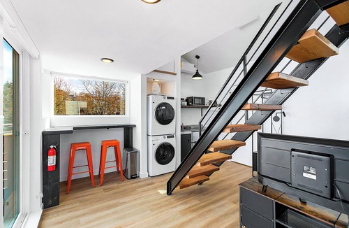 Columbia City Apartment | Echo Loft: A Modern Escape