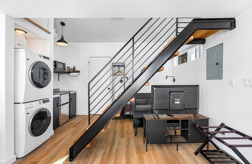 Columbia City Apartment | Echo Loft: A Modern Escape
