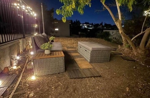 Los Angeles Apartment | Echo Park Retreat with Views and Parking