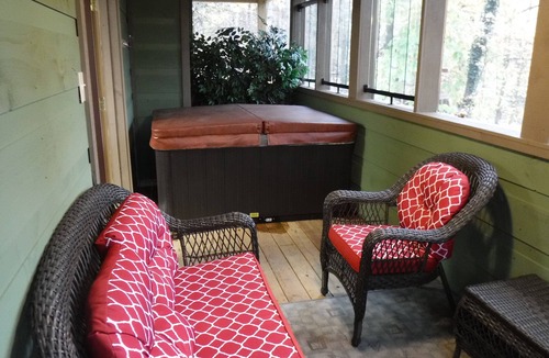 Chalet Village Cabin | ECHO PLACE. A cozy Family Base Camp for Hiking, Skiing, and Area Exploration!