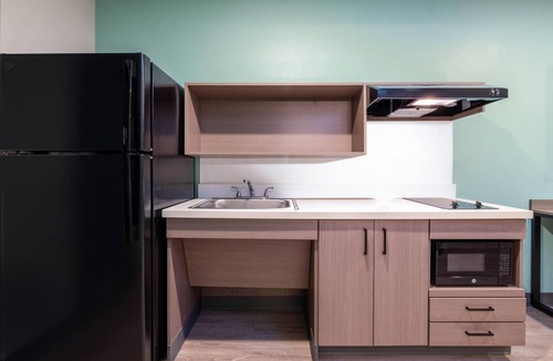 Springfield Hotel | ECHO Suites Extended Stay by Wyndham Springfield Airport PLZ
