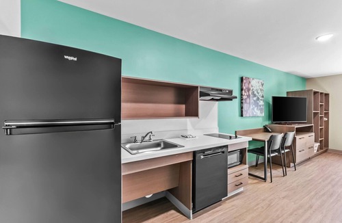 Cascades Hotel | Echo Suites Sterling