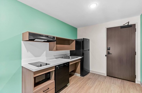 Cascades Hotel | Echo Suites Sterling