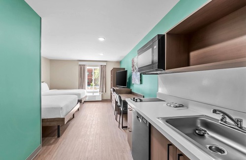 Cascades Hotel | Echo Suites Sterling