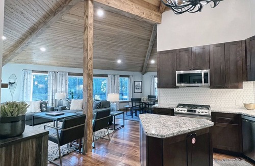 Echo Lake Cabin | Echo Summit Cabin: Family Friendly - Modern - Hot Tub - Riverfront!
