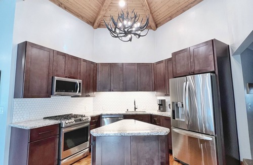 Echo Lake Cabin | Echo Summit Cabin: Family Friendly - Modern - Hot Tub - Riverfront!