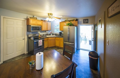 Elm Mott House | Echt Farmhouse - 12 min from Baylor & Magnolia Market Silos