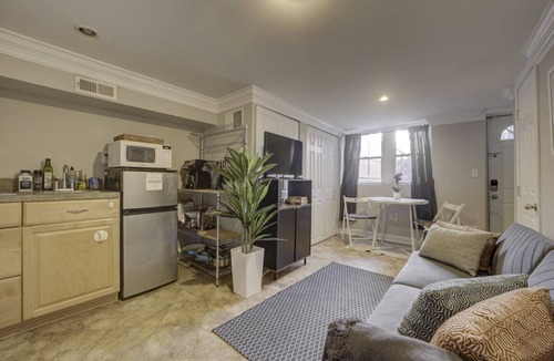 Eckington Condo | Eckington Cozy & Private Unit + Free Gated Parking