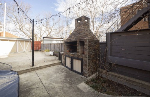 Eckington Condo | Eckington Cozy & Private Unit + Free Gated Parking
