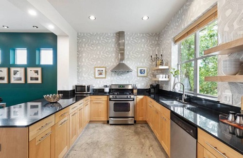 Fort Worth House | Eclectic 3-Story Townhouse - Central Location!
