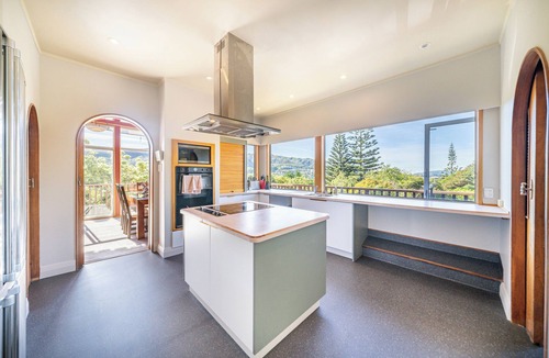 Tawa House | Eclectic 70s Mansion