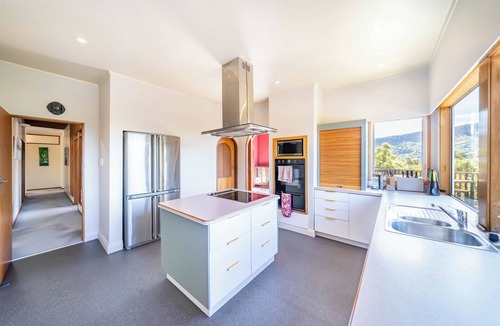 Tawa House | Eclectic 70s Mansion