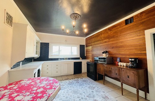 Carlton House | Eclectic cottage, steps from downtown