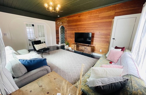 Carlton House | Eclectic cottage, steps from downtown