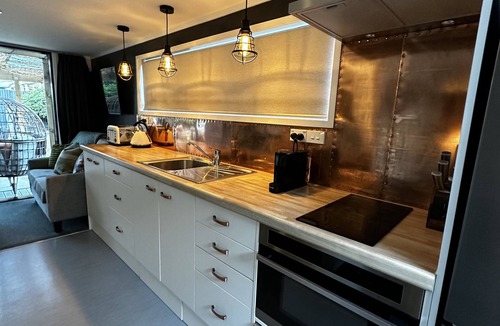 Palmerston North Apartment | Eclectic Escape - Romantic Outdoor Bath