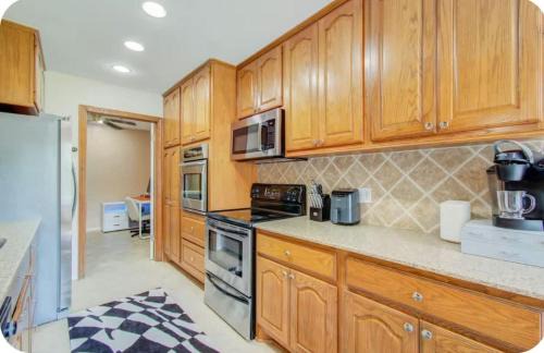 Woodlake - Briar Meadow House | Eclectic Family Hub-Hot tub-Galleria-Uni