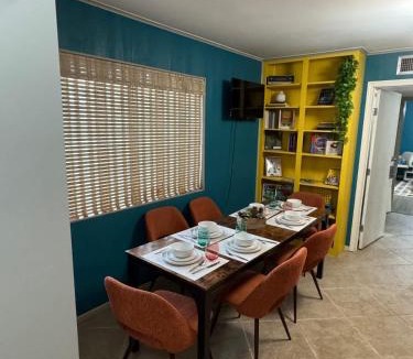 Woodlake - Briar Meadow House | Eclectic Family Hub-Hot tub-Galleria-Uni