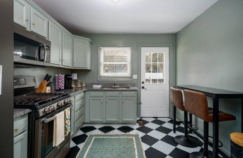 Crestwood South House | Eclectic Getaway Minutes from Downtown