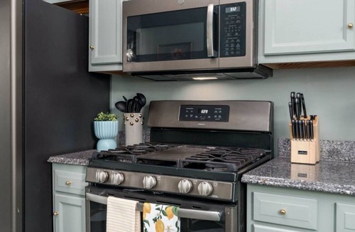 Crestwood South House | Eclectic Getaway Minutes from Downtown