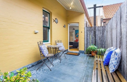 Millers Point Apartment | Eclectic Heritage Comfort with Terrace and Views