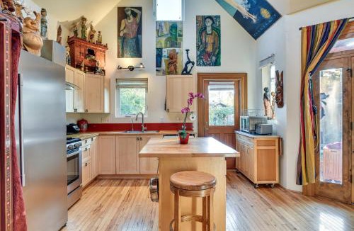 Cully House | Eclectic Loft-Style Cottage 6 Mi to Downtown PDX!