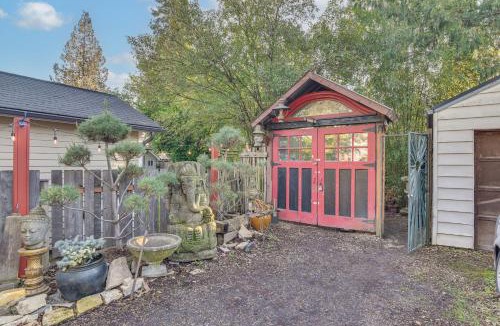 Cully House | Eclectic Loft-Style Cottage 6 Mi to Downtown PDX!