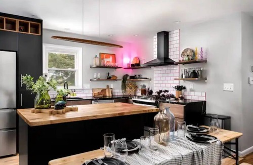 Waycroft - Woodlawn House | Eclectic Mid Century Modern 3BD/3BA with *Hot Tub*