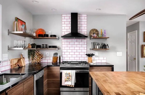Waycroft - Woodlawn House | Eclectic Mid Century Modern 3BD/3BA with *Hot Tub*