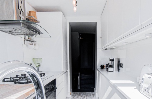 Kemptown House | Eclectic modern victorian large city central flat