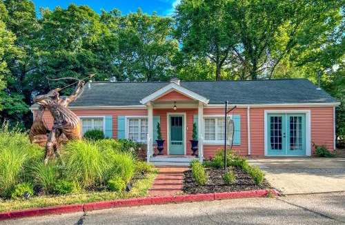 Eureka Springs Historic District House | Eclectic 'Osage Cottage' in Historic District