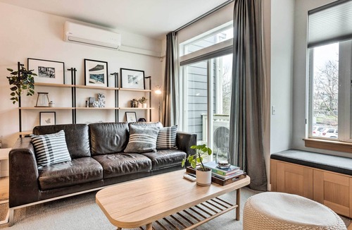 Atlantic House | Eclectic Seattle Townhome < 3 Mi to Downtown!