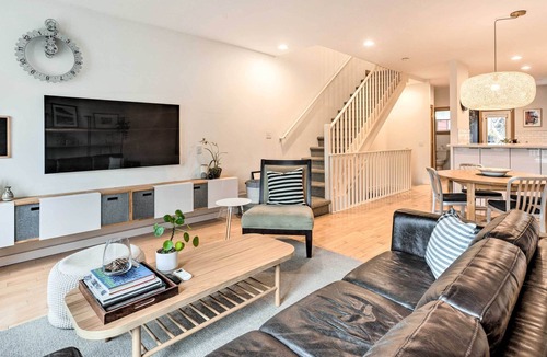 Atlantic House | Eclectic Seattle Townhome < 3 Mi to Downtown!